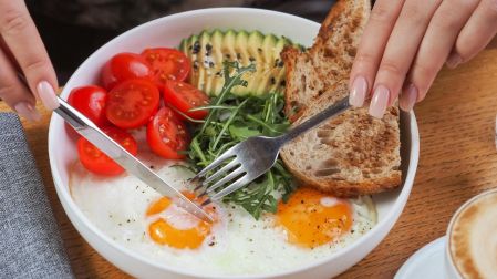 ¿Por qué la proteína importa más después de los 50?