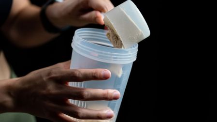 ¿Por qué la proteína importa más después de los 50?