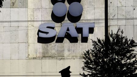 SAT: ¿Qué pasa si recibes depósitos en efectivo y no los declaras?