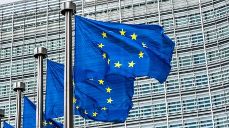Trump impondrá arancel del 100% a países que cobren impuestos a servicios digitales de EU