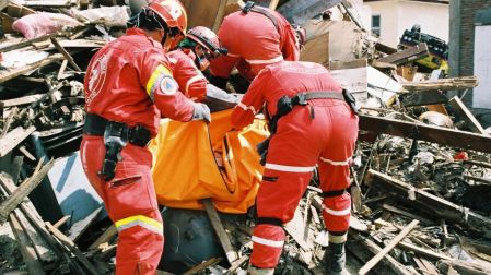 Con los años, la brigada se profesionalizó y adoptó estándares internacionales para atender emergencias.