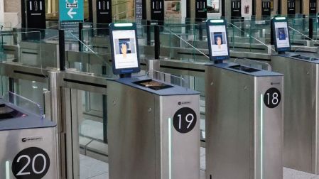 Aeropuertos en México reducen tiempo de procesamiento con viajeros.