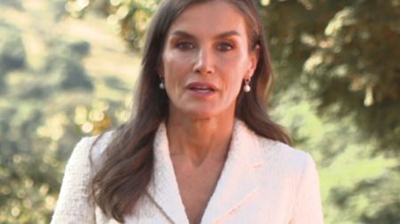 Además de su labor institucional, la reina Letizia se ha convertido en un referente internacional de estilo, comunicación y liderazgo.