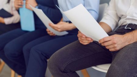EU crea menos puesto de trabajo en junio, pero el desempleo baja al 4.2%.
