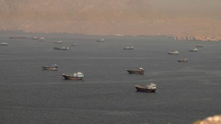 Precios del petróleo cierran la semana sin cambios a la espera de paz en Oriente Medio