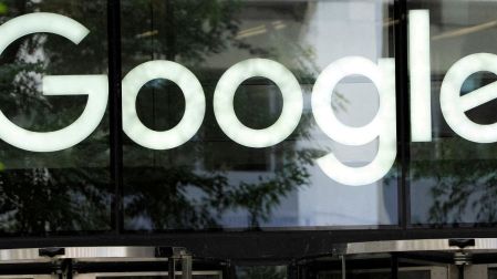 Objetivos climáticos en riesgo: Google y Amazon elevan sus emisiones por la IA.