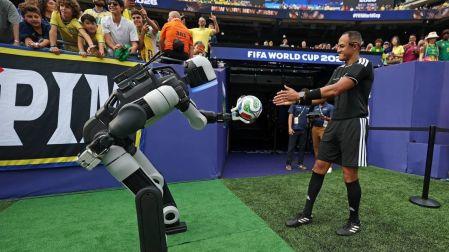 El robot se puede controlar de modo autónomo, teleoperado o mediante una interfaz de dirección de tableta
