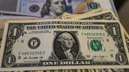 Peso avanza frente al dólar; mercados atentos a Banxico, la Fed y el T-MEC.