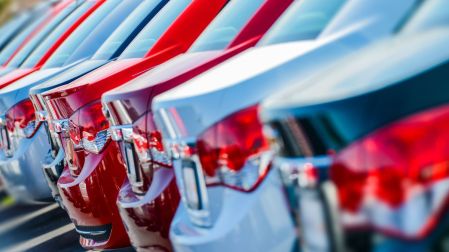 Industria automotriz mexicana resiente las tensiones comerciales; exportaciones caen 9.2%.