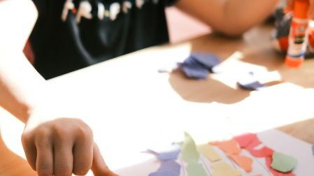 Vacaciones pegan al bolsillo: precios de los cursos de verano suben hasta 15% este año.