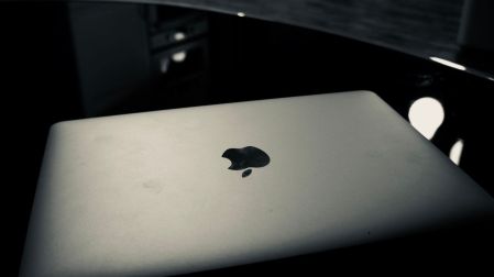 En Amphora Health, la MacBook Pro une salud y tecnología.