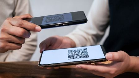 El código QR fue creado en 1994 por el ingeniero japonés Masahiro Hara para mejorar la identificación de piezas en la industria automotriz.