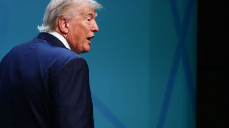 Trump amenaza con controlar el estrecho de Ormuz y cobrar 20% a los barcos: 'Nos van a pagar'.