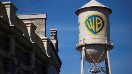 Demandan compra de Warner Bros por Paramount; estados de EU buscan bloquearla.