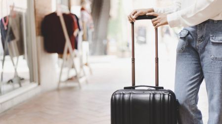 Viajes de mexicanos a EU aumentan 6.1% pese a la caída del turismo.
