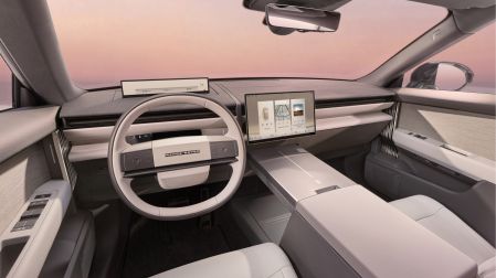 El interior del Range Rover GT presume de un diseño mininalista.