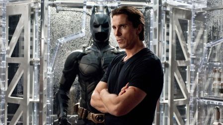 Christian Bale interpretando a Batman.