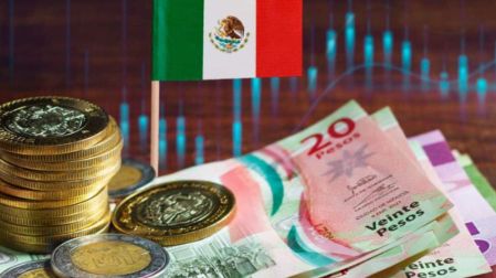 Economía mexicana crece 2% impulsada por servicios y comercios.