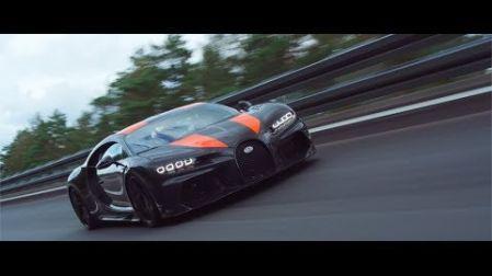 El Bugatti Chiron en plena aceleración.