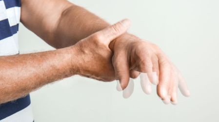 Cuáles son los primeros síntomas del Parkinson