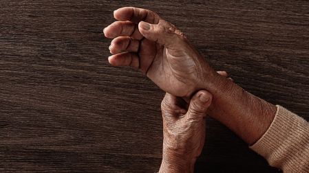 Cuáles son los primeros síntomas del Parkinson