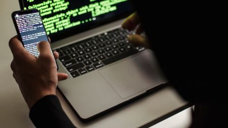 Alertan por sofisticada campaña de adware en 50 mil sitios web; así podrían estafarte.