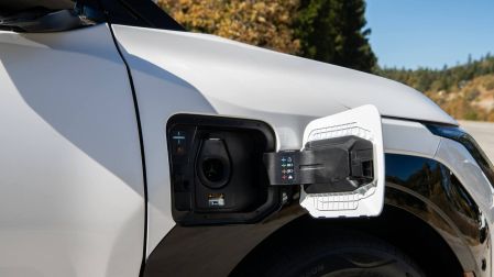 El puerto de carga North American Charging Standard (NACS)
