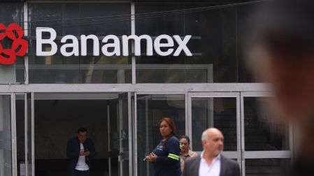 Ignacio Deschamps deja su cargo como presidente de Banamex.