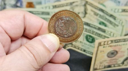Tensión entre Estados Unidos e Irán presiona al peso mexicano.