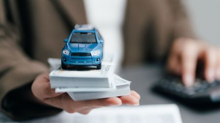 ¿La compra de un auto es deducible de impuestos? El SAT explica quiénes sí pueden hacerlo.
