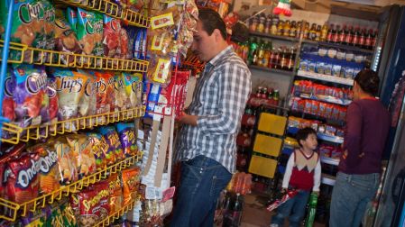 Pese a impulso del Mundial, economía mexicana sigue estancada