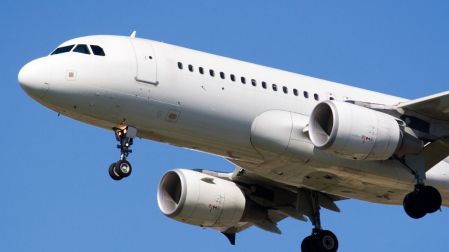 ¿Subirán los precios de los vuelos? Por qué las aerolíneas de bajo costo están en crisis.