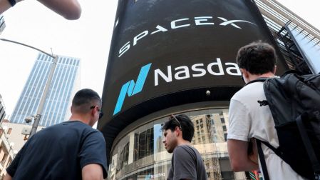 Los ingresos de SpaceX se disparan 92% en su primer reporte tras salir a bolsa.