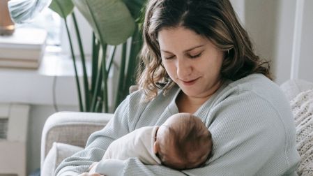 ¿Por qué tener una asesora de lactancia? Beneficios, cuándo acudir y cómo puede ayudar