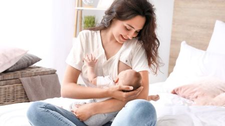 ¿Por qué tener una asesora de lactancia? Beneficios, cuándo acudir y cómo puede ayudar