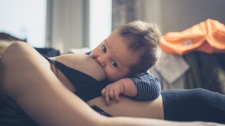 ¿Por qué tener una asesora de lactancia? Beneficios, cuándo acudir y cómo puede ayudar
