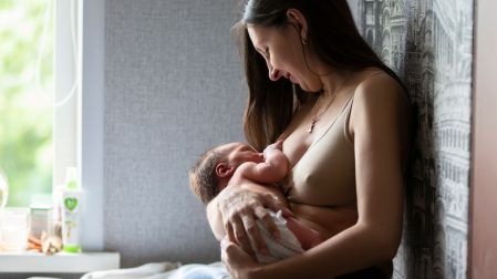 ¿Por qué tener una asesora de lactancia? Beneficios, cuándo acudir y cómo puede ayudar
