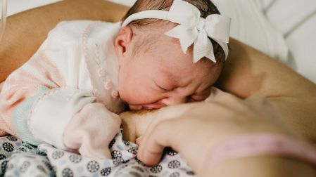 ¿Por qué tener una asesora de lactancia? Beneficios, cuándo acudir y cómo puede ayudar