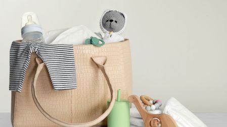 Consejos y requisitos para viajar en avion con bebes y ninos
