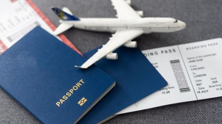 Consejos y requisitos para viajar en avion con bebes y ninos