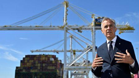 Trump complica negociaciones entre Canadá y EU; Carney las califica como “desagradables”.