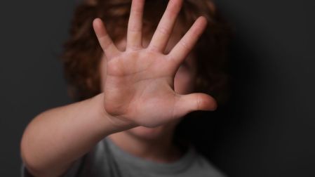 Abuso infantil en vacaciones_ señales de alerta y cómo proteger a tus hijos