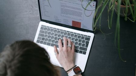 Gmail forma parte de los servicios vinculados a una Cuenta de Google.