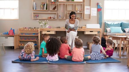 ¿Cómo enseñar a leer a tu hijo al estilo Montessori?