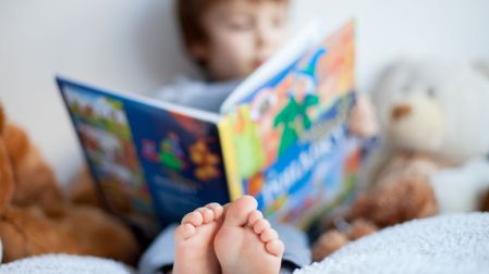 ¿Cómo enseñar a leer a tu hijo al estilo Montessori?