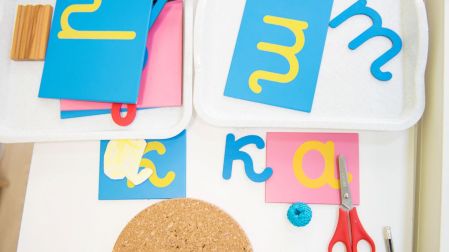 ¿Cómo enseñar a leer a tu hijo al estilo Montessori?