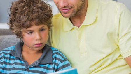 ¿Cómo enseñar a leer a tu hijo al estilo Montessori?