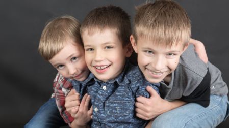 ¿Qué es el síndrome del hermano de en medio? Señales, características y qué dice la psicología
