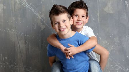 ¿Qué es el síndrome del hermano de en medio? Señales, características y qué dice la psicología