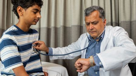Examen médico escolar_qué revisiones necesitan los niños para el regreso a clases